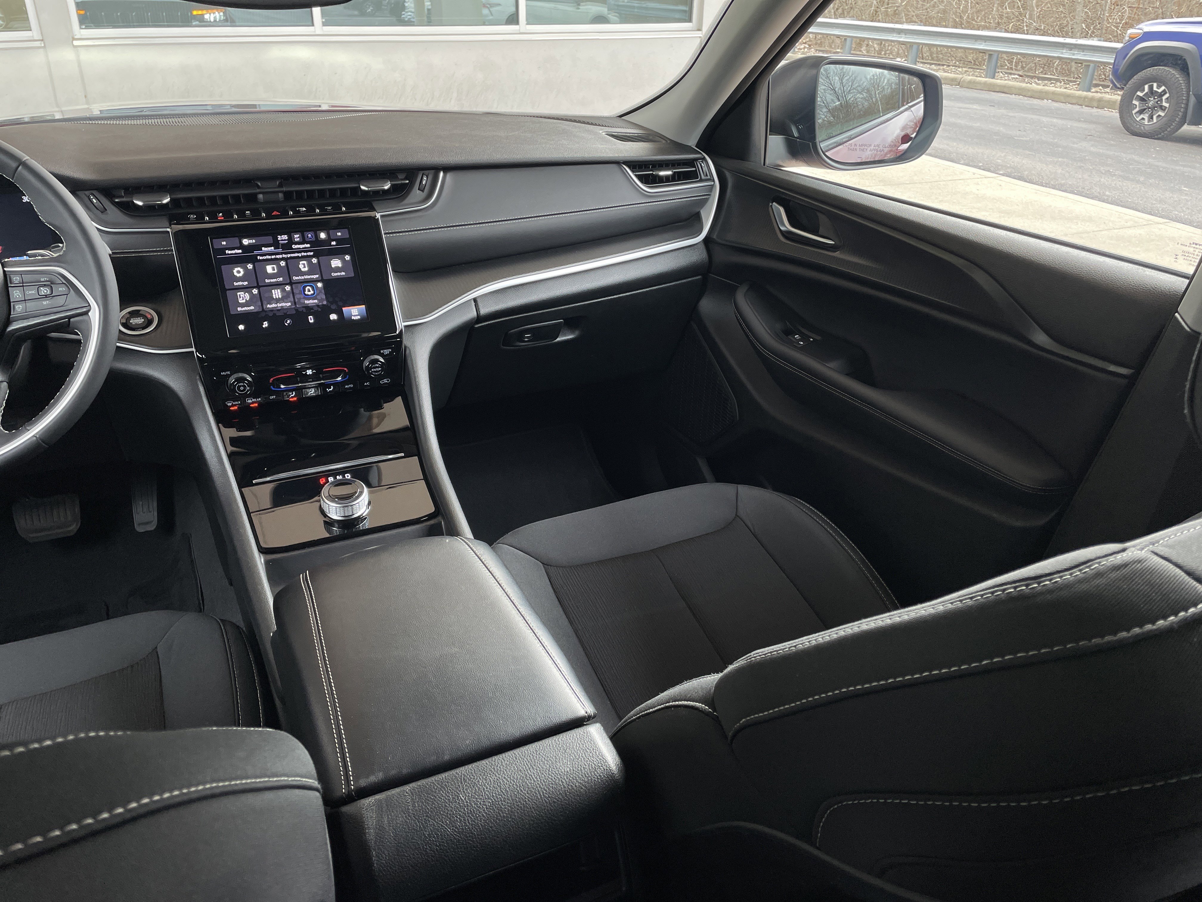 Used 2023 Jeep Grand Cherokee Laredo w/ MOPAR Finishing Package image 16