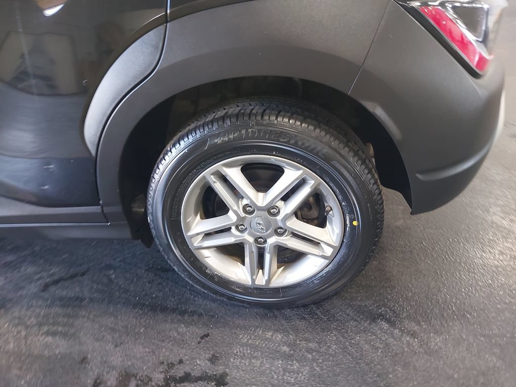 Used 2022 Hyundai Kona SE AWD/4WD image 32