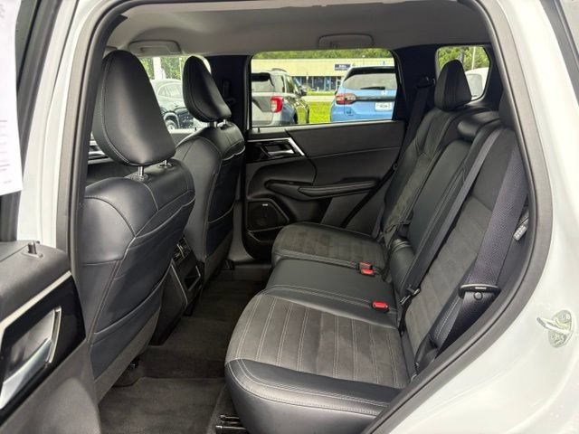 Used 2025 Mitsubishi Outlander SE FWD image 25
