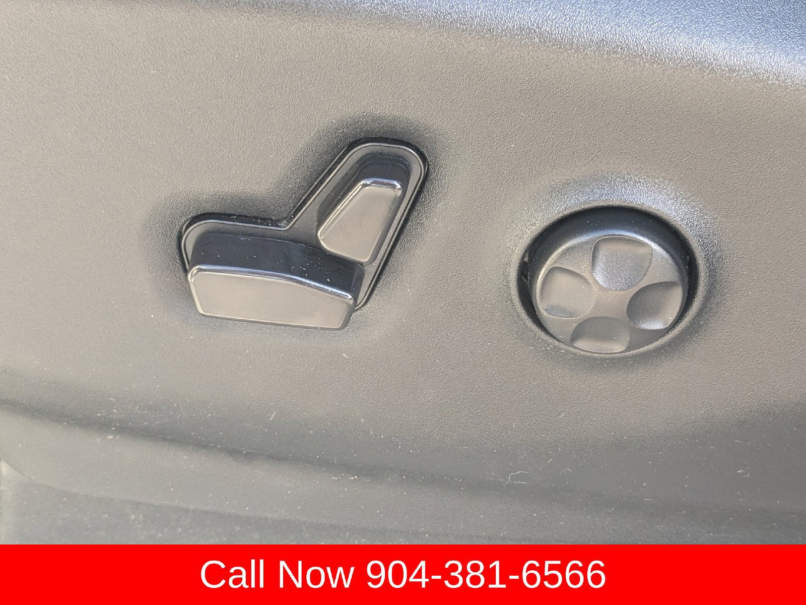 Used 2024 Chrysler Pacifica Limited FWD image 20