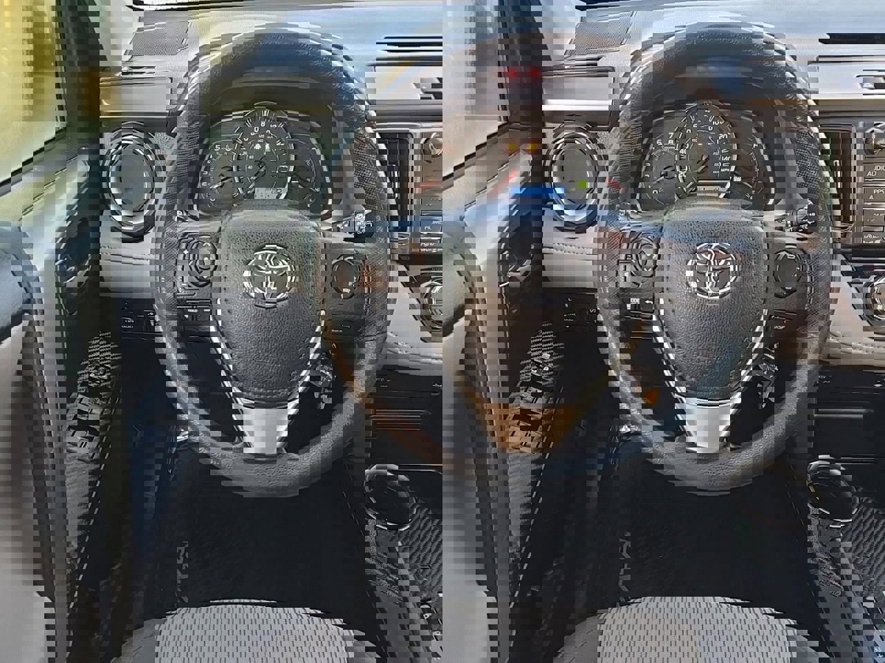 Used 2015 Toyota RAV4 XLE image 31