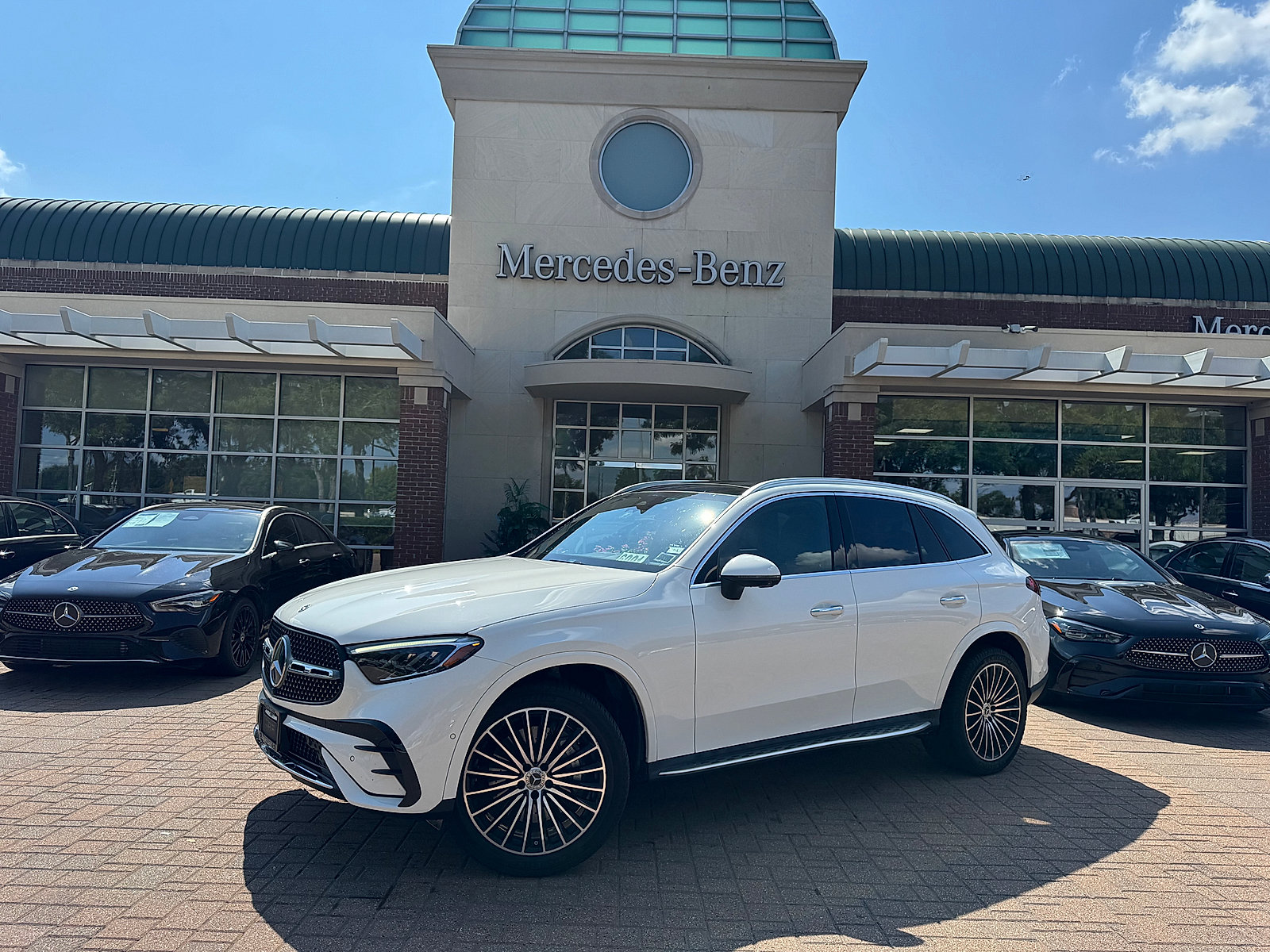 Used 2023 Mercedes-Benz GLC 300 image 2