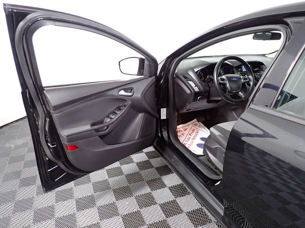 Used 2014 Ford Focus SE w/ SE Sport Package FWD image 18