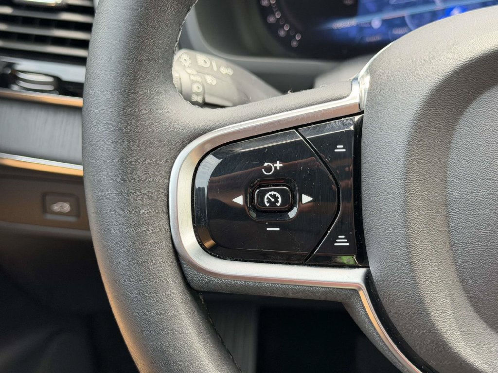 Used 2023 Volvo XC90 B6 Ultimate w/ Protection Package Premier AWD/4WD image 9