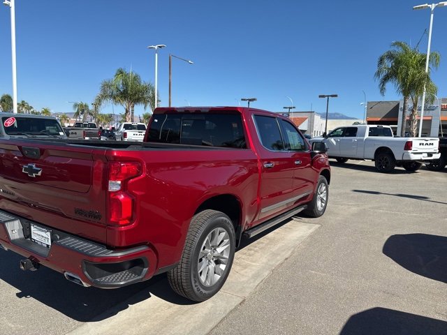 Used 2022 Chevrolet Silverado 1500 High Country w/ Technology Package image 8