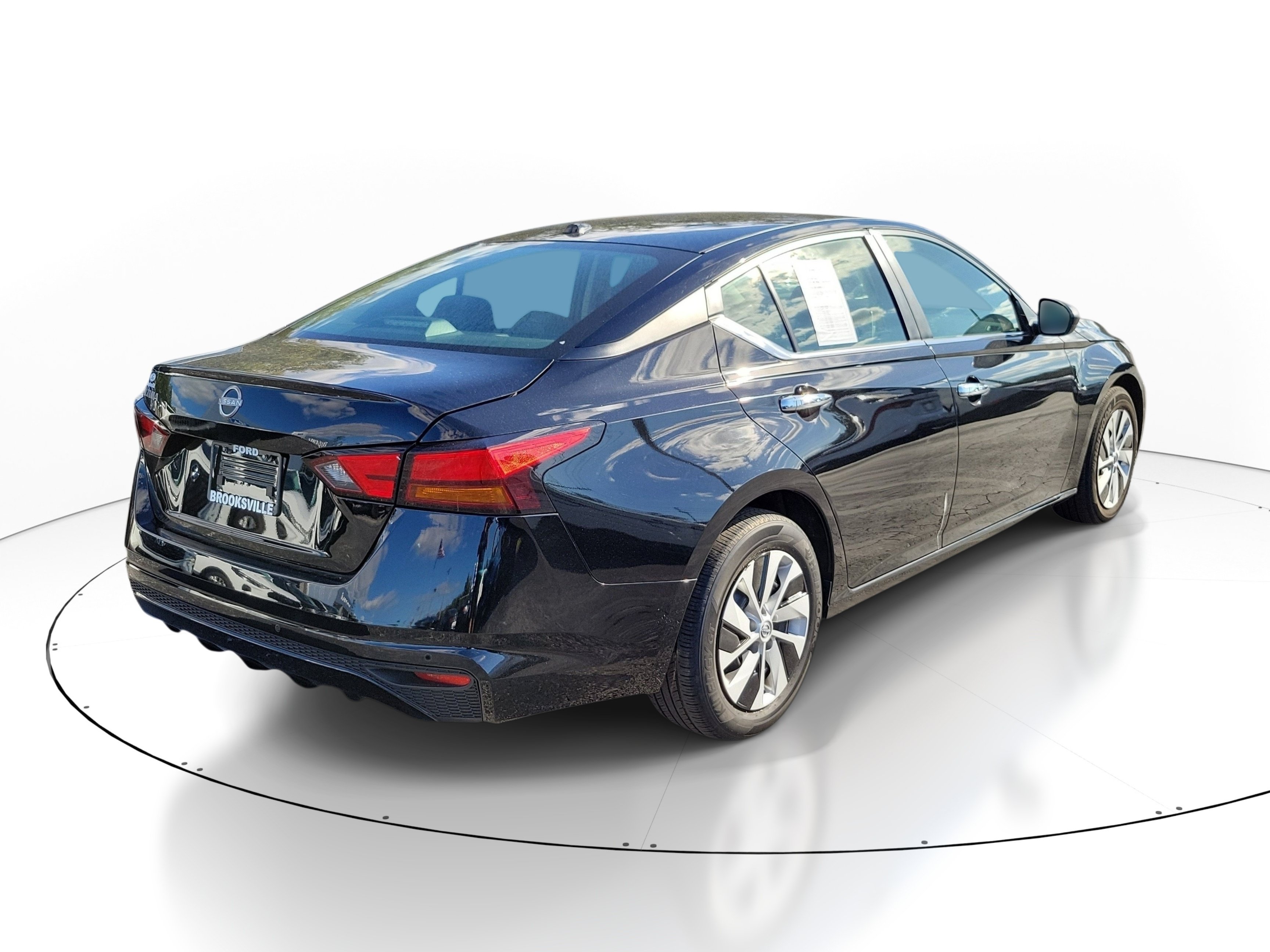 Used 2025 Nissan Altima 2.5 S FWD image 2