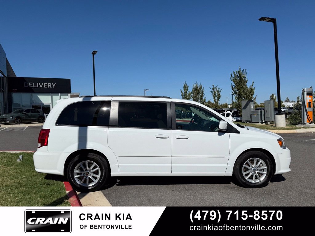 Used 2014 Dodge Grand Caravan SXT w/ UConnect Hands-Free Group FWD image 8