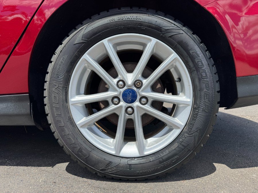Used 2017 Ford Focus SE w/ Cold Weather Package FWD image 13