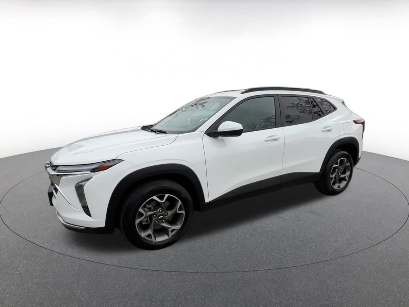 Used 2025 Chevrolet Trax LT image 8