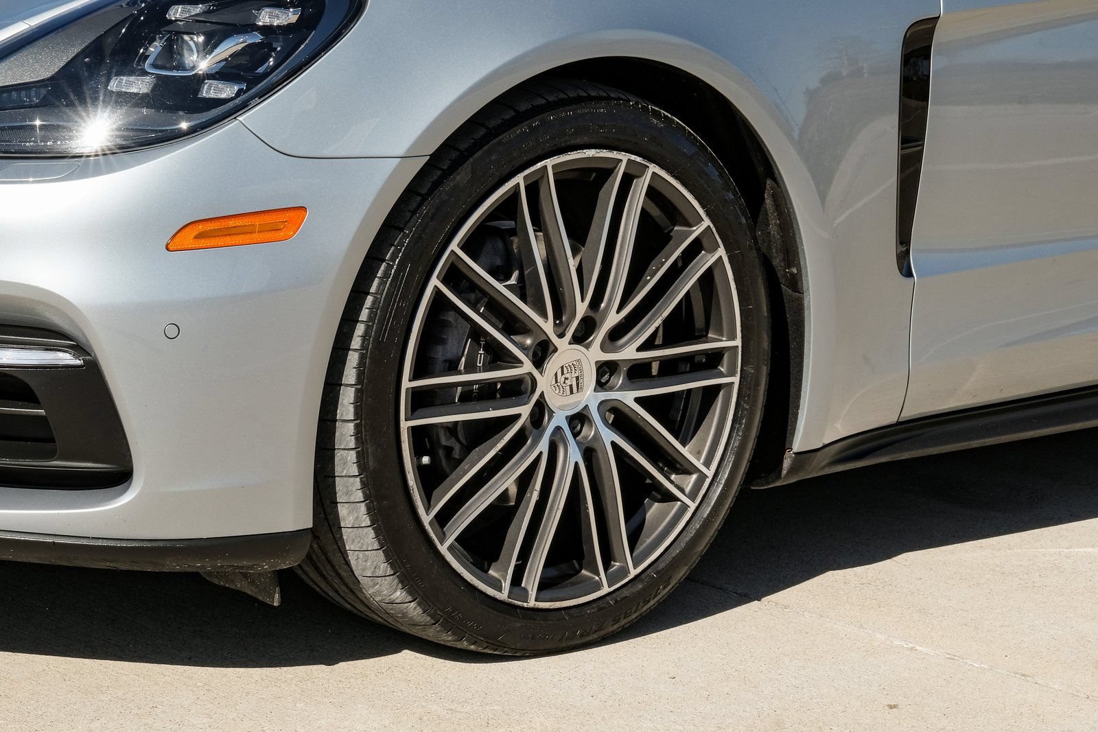 Used 2018 Porsche Panamera 4 AWD/4WD image 50