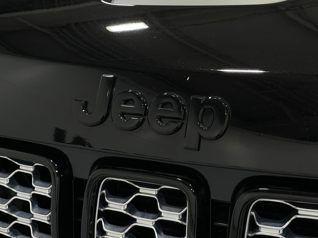 Used 2019 Jeep Grand Cherokee Altitude image 38