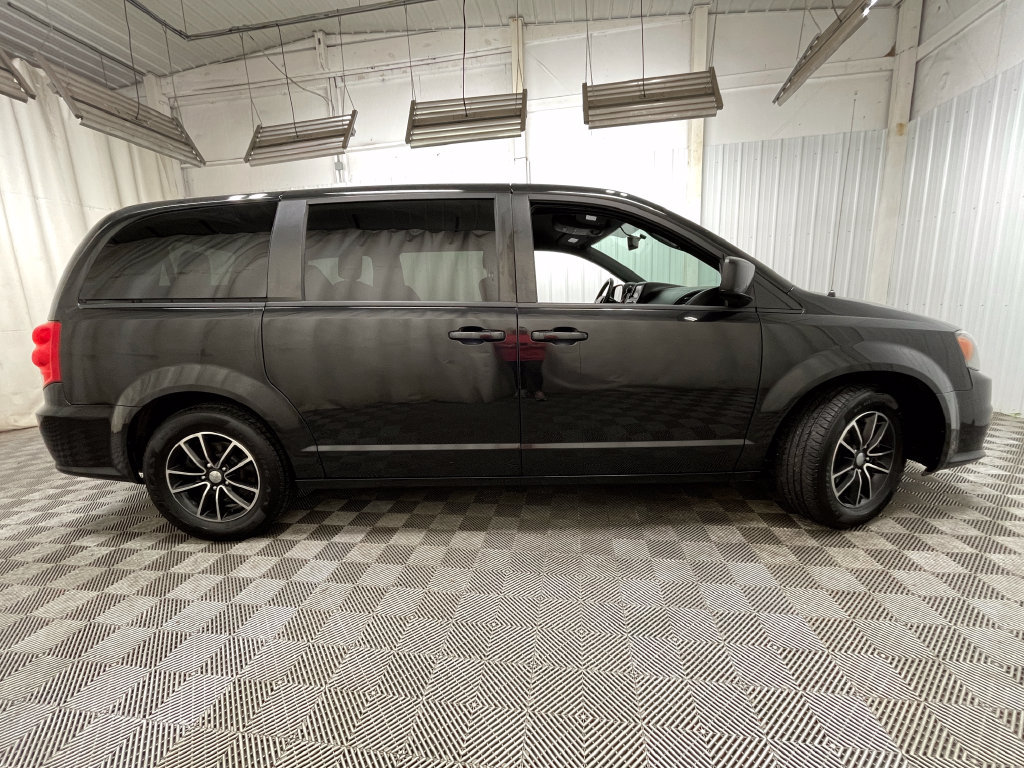 Used 2018 Dodge Grand Caravan SE FWD image 16