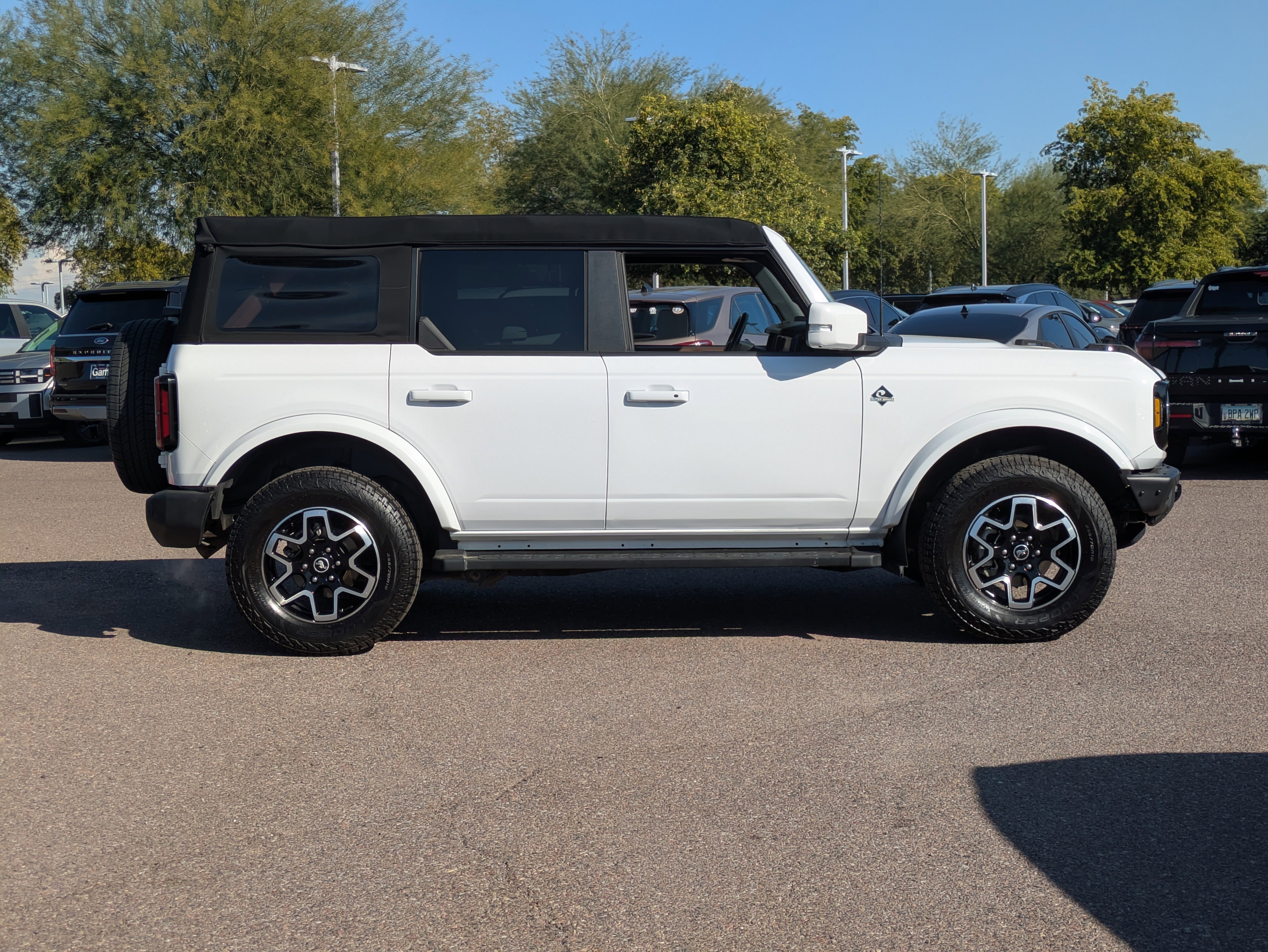 Used 2023 Ford Bronco Outer Banks image 2