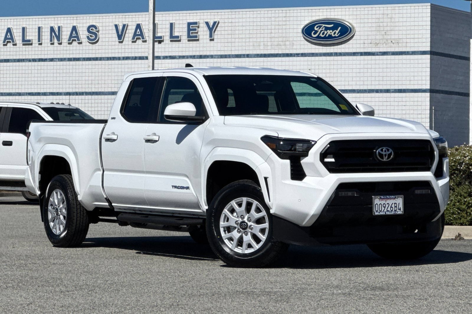 Used 2024 Toyota Tacoma SR5 AWD/4WD image 2