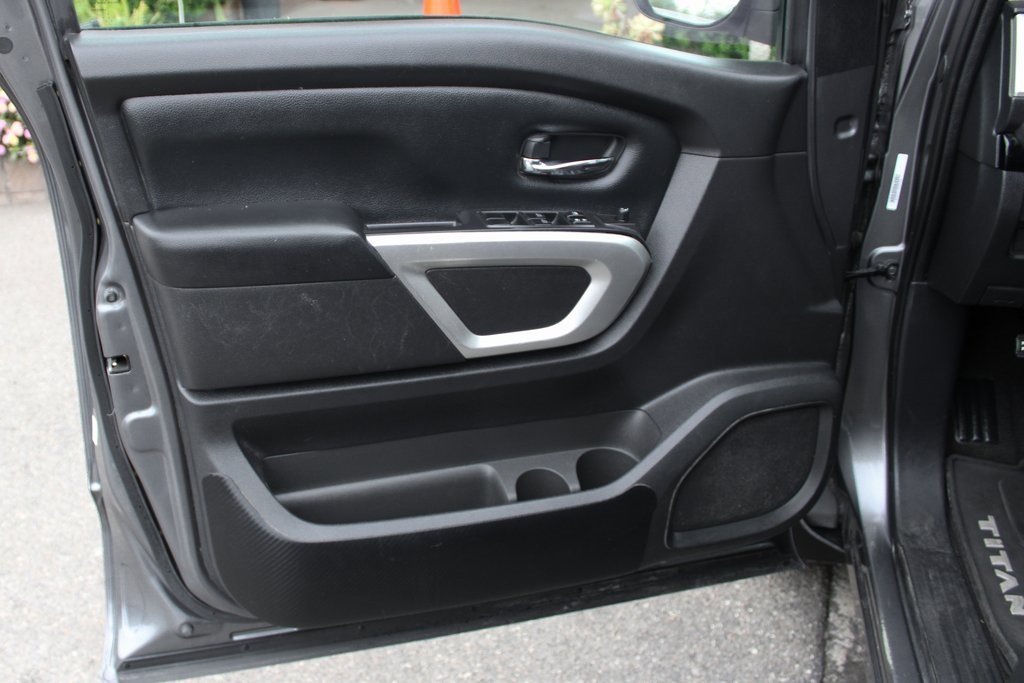 Used 2021 Nissan Titan SV w/ SV Convenience Package image 15