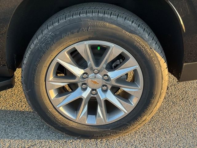 New 2026 Chevrolet Suburban Premier w/ Sun And Tow Package AWD/4WD image 4