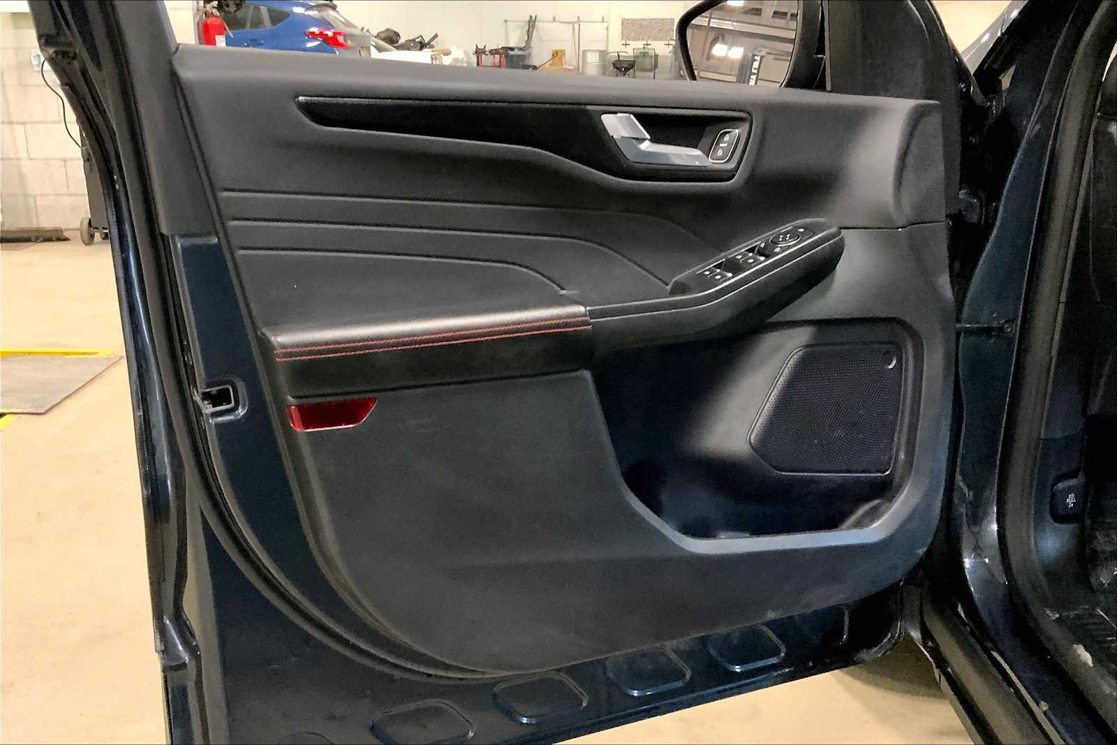 Used 2022 Ford Escape SEL w/ SEL Stealth AWD Package image 21