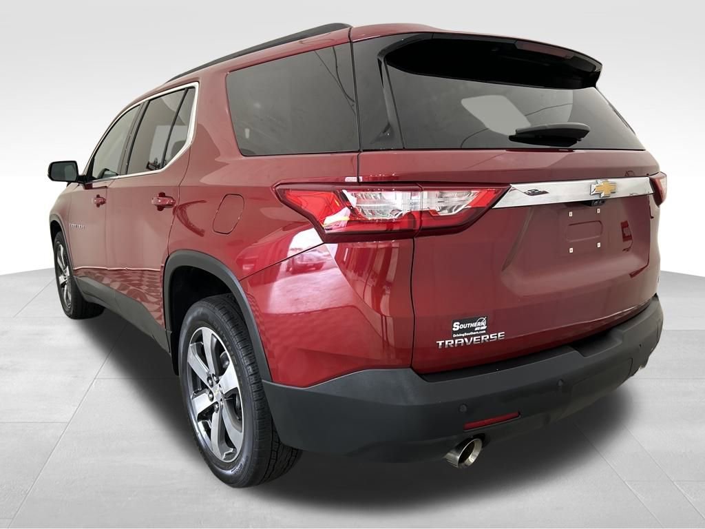 Used 2020 Chevrolet Traverse LT w/ LT Premium Package image 3
