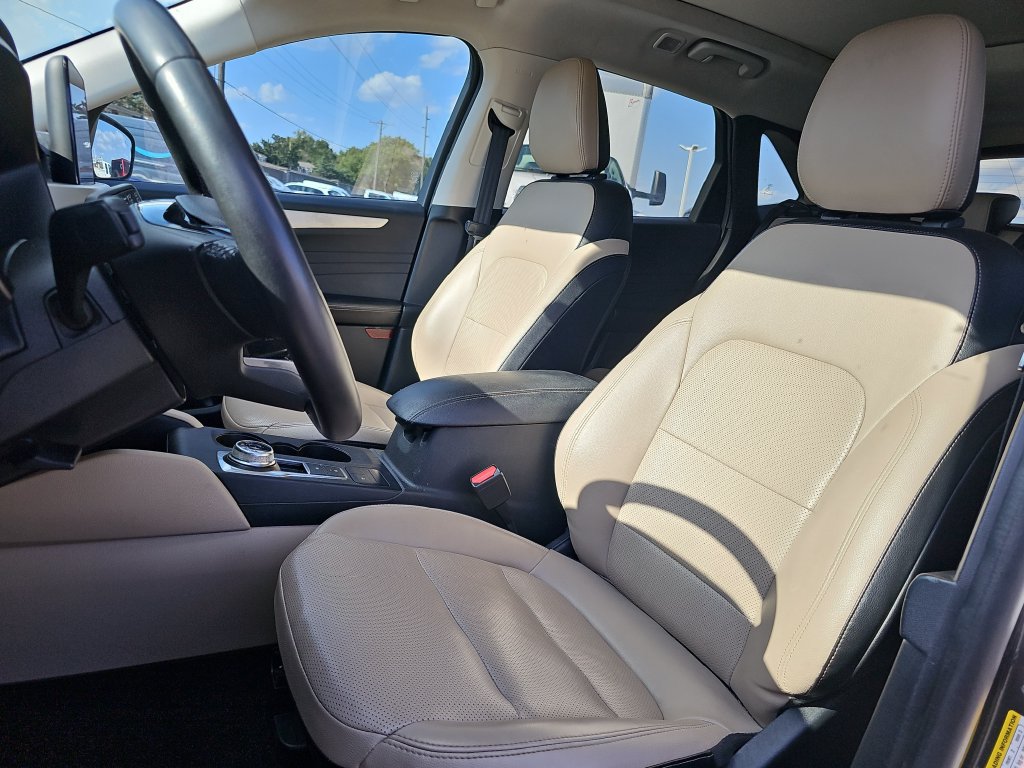Certified 2022 Ford Escape SEL w/ Technology Package AWD/4WD image 15
