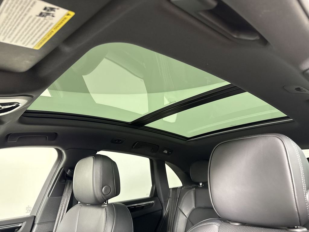 Certified 2025 Porsche Macan image 42