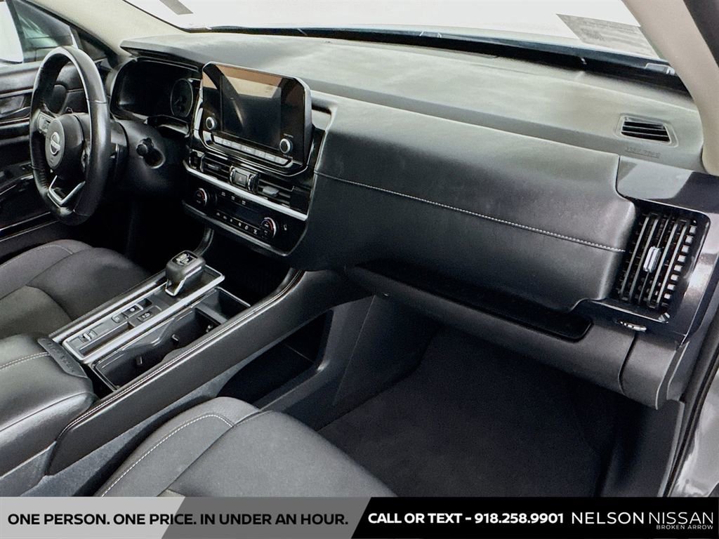 Certified 2025 Nissan Pathfinder SV image 29
