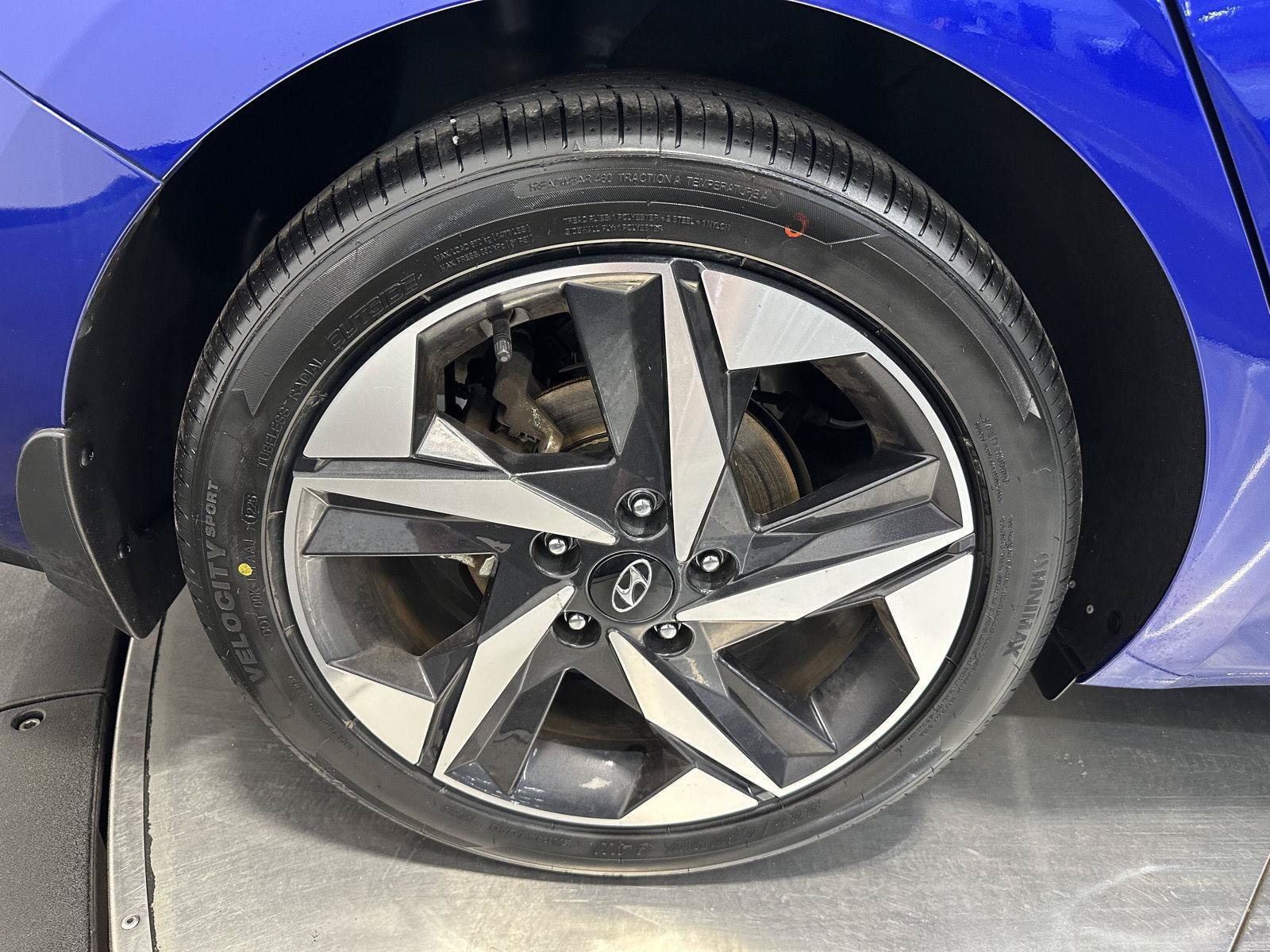 Certified 2023 Hyundai Elantra Limited FWD image 11