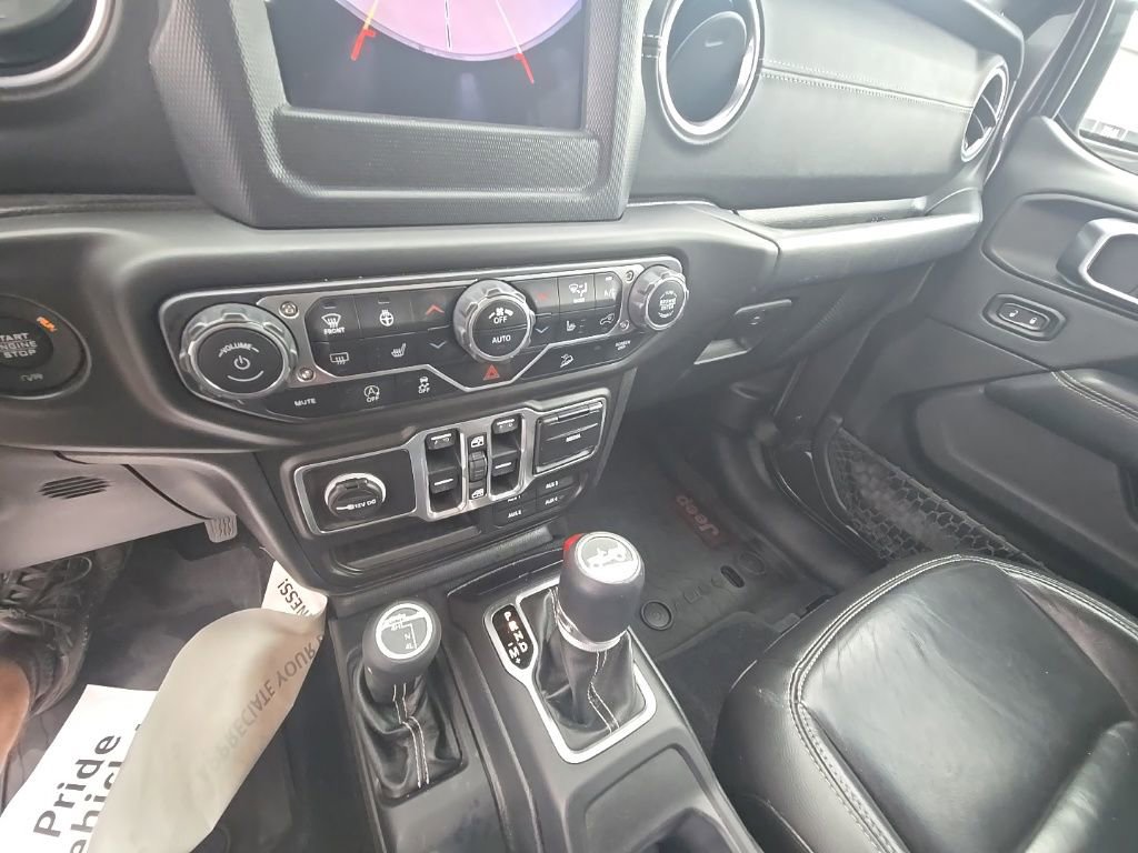 Used 2018 Jeep Wrangler Unlimited Sahara w/ Cold Weather Group image 20