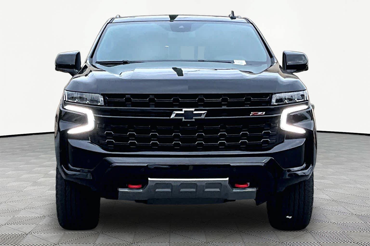 Used 2023 Chevrolet Tahoe Z71 w/ Luxury Package AWD/4WD image 7