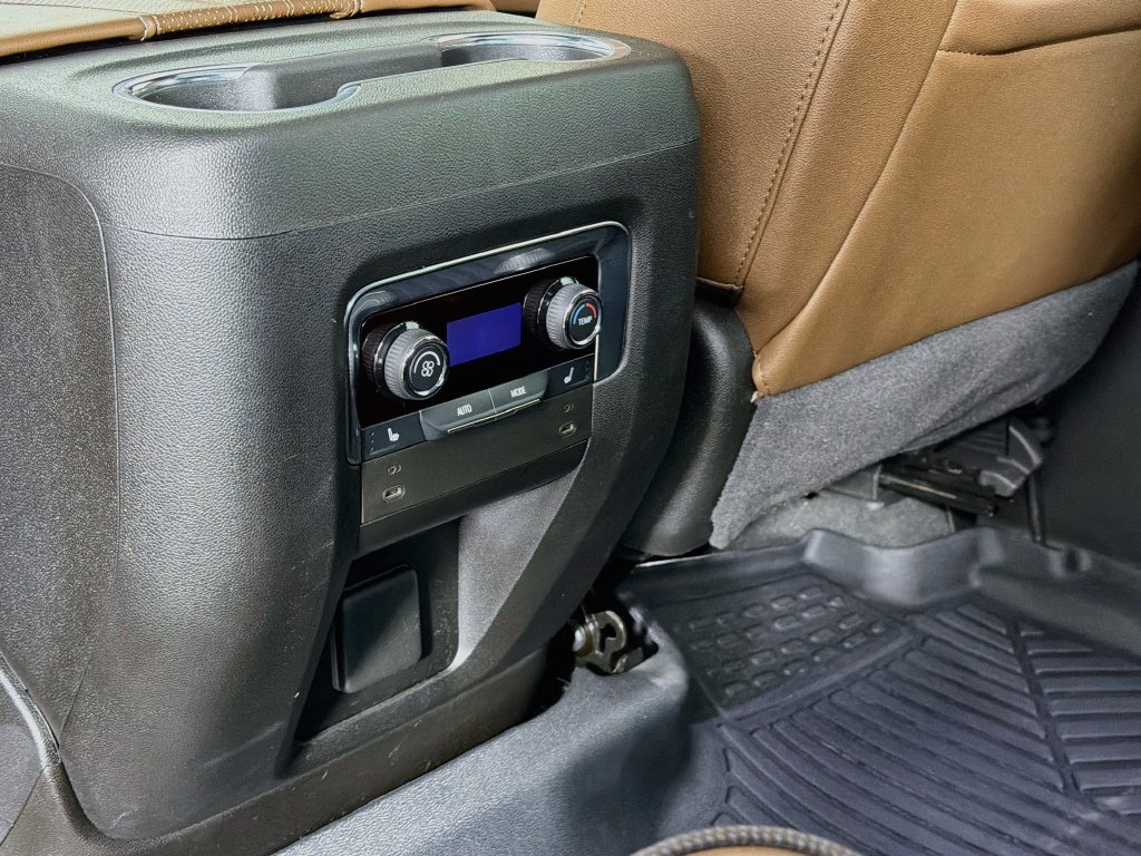 Used 2026 Chevrolet Suburban High Country AWD/4WD image 26