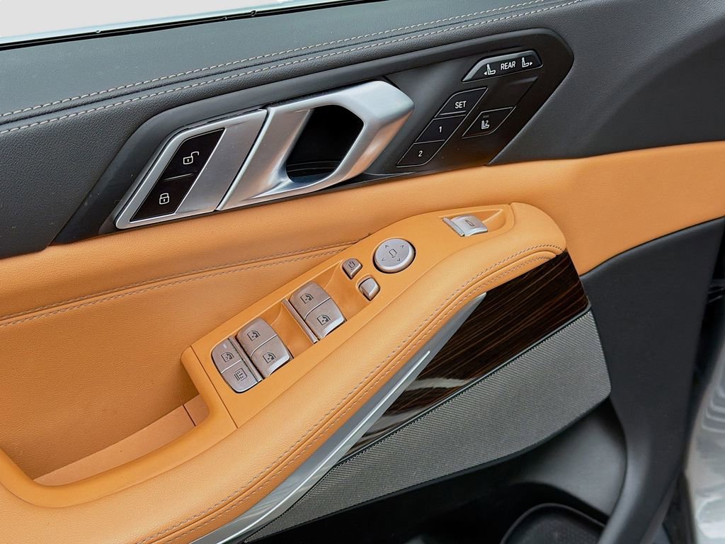 Used 2024 BMW X7 xDrive40i image 25