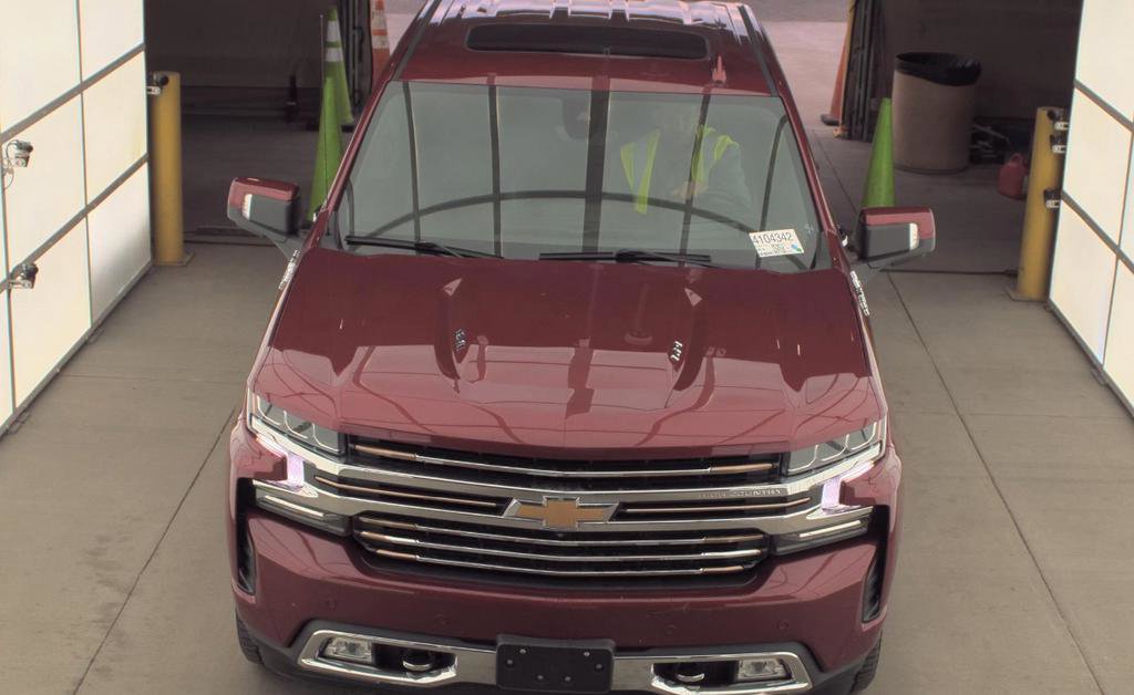 Used 2019 Chevrolet Silverado 1500 High Country w/ Technology Package AWD/4WD image 2