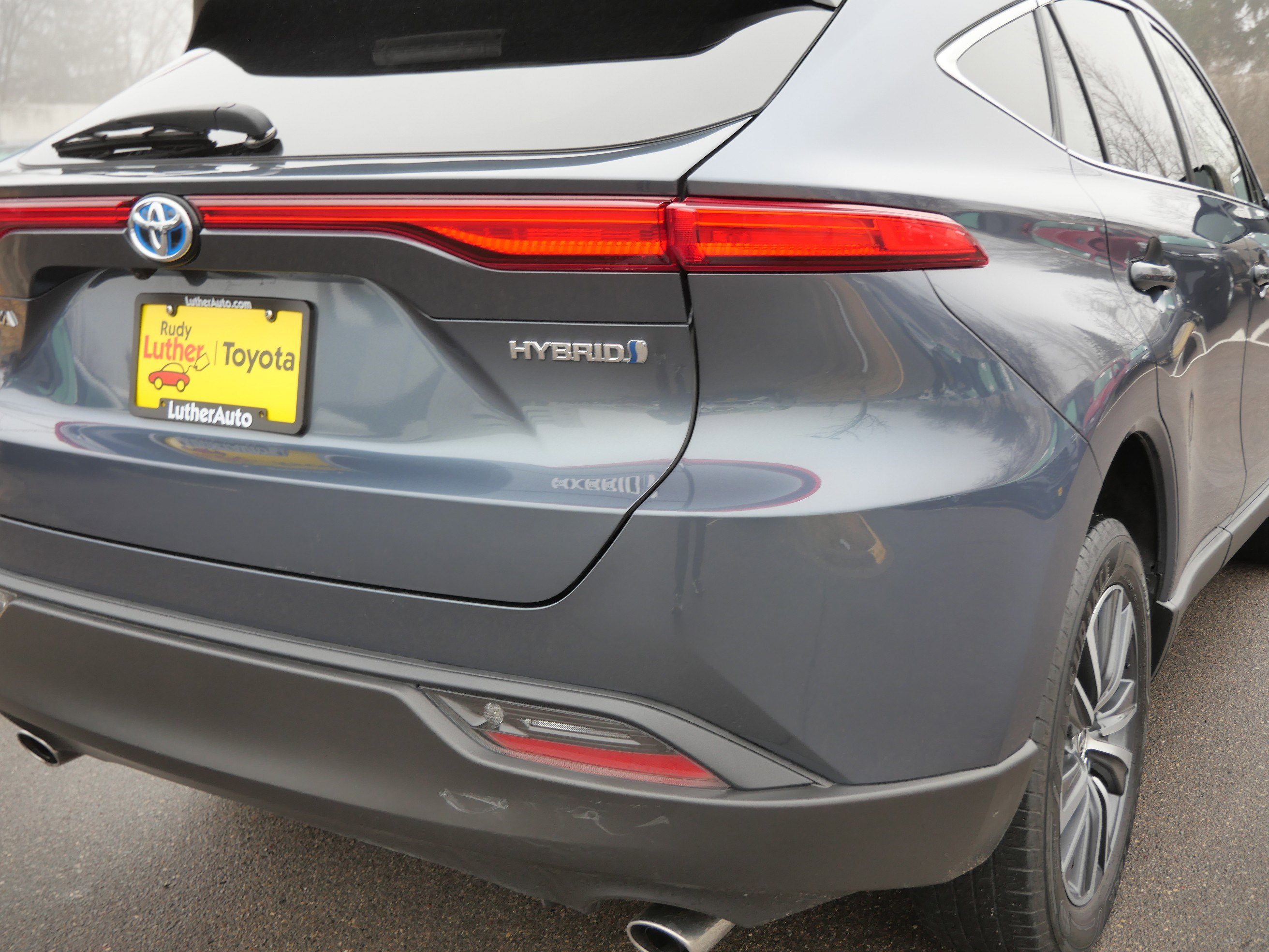 Certified 2021 Toyota Venza LE image 17
