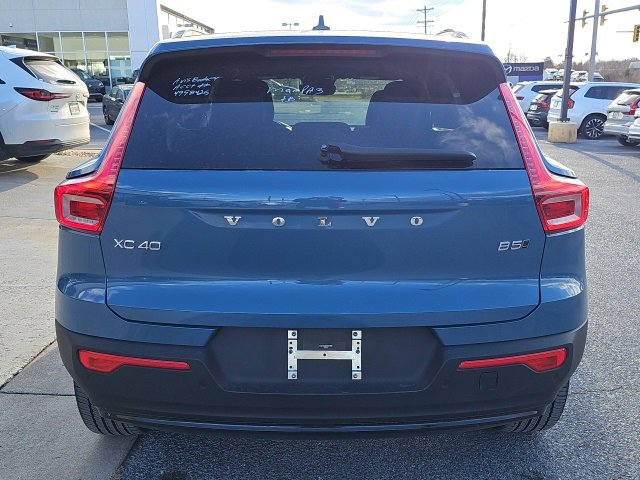 Used 2025 Volvo XC40 B5 Plus image 5