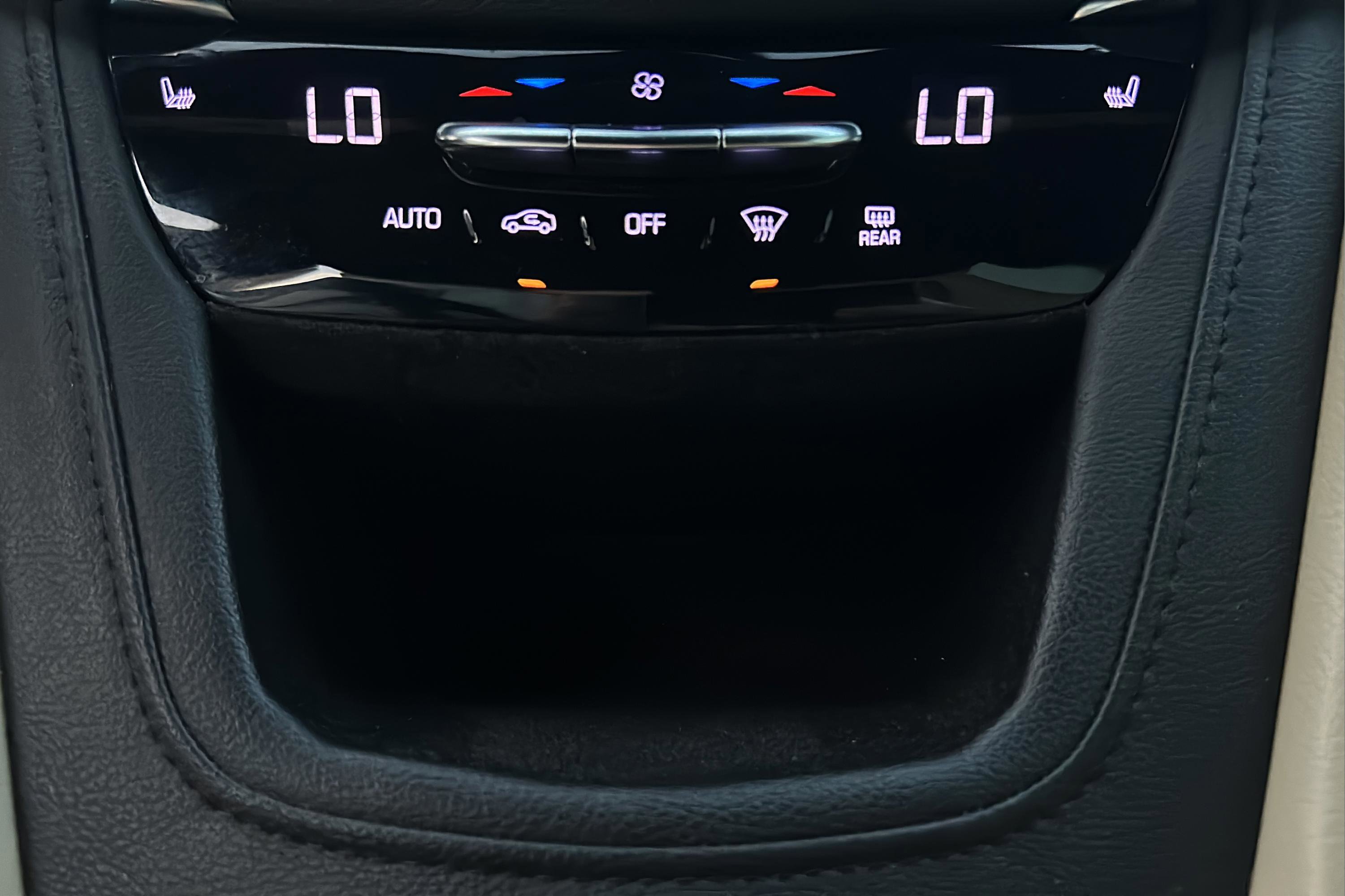 Used 2018 Cadillac XT5 Luxury w/ Driver Awareness Package image 32