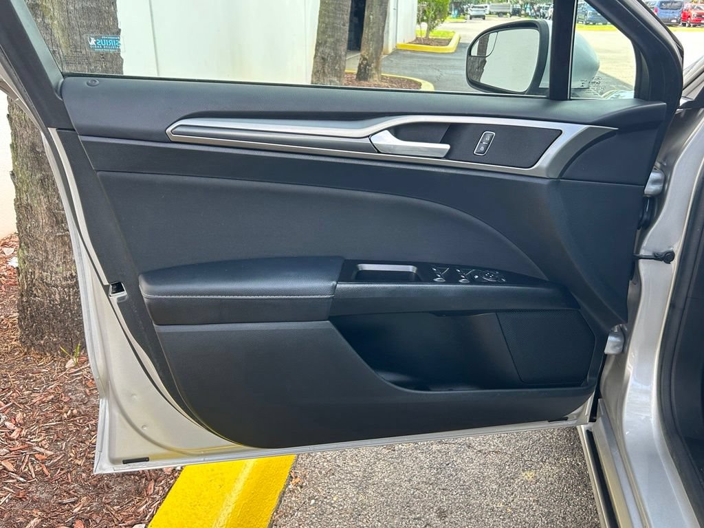 Used 2017 Ford Fusion SE w/ Equipment Group 201A FWD image 35