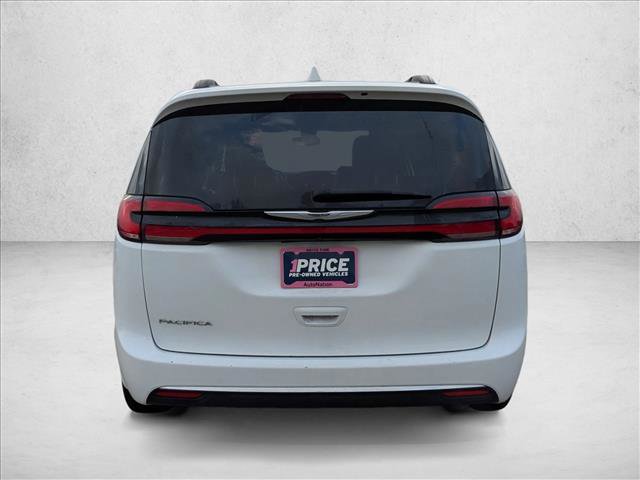 Used 2022 Chrysler Pacifica Touring-L image 6