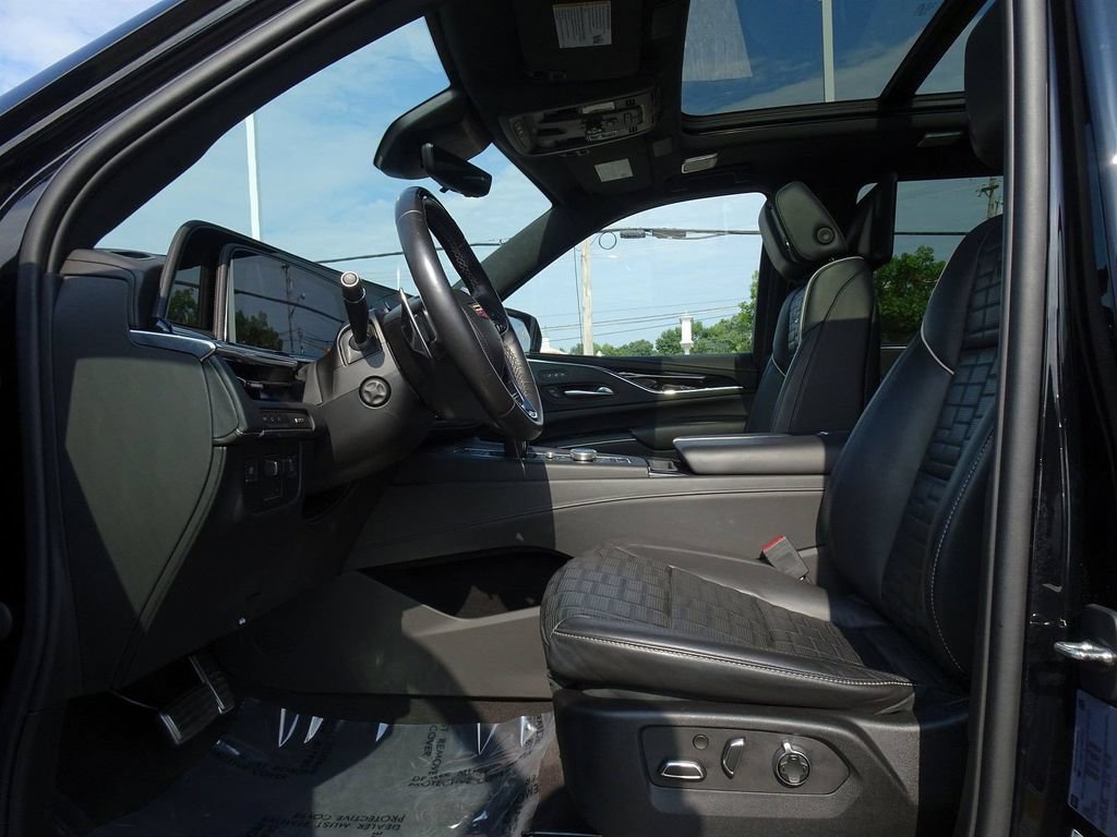 Used 2023 Cadillac Escalade V w/ LPO, ONYX Package AWD/4WD image 8