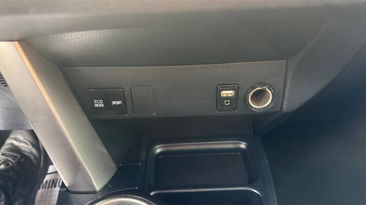 Used 2017 Toyota RAV4 LE w/ Carpet Mat Package image 23