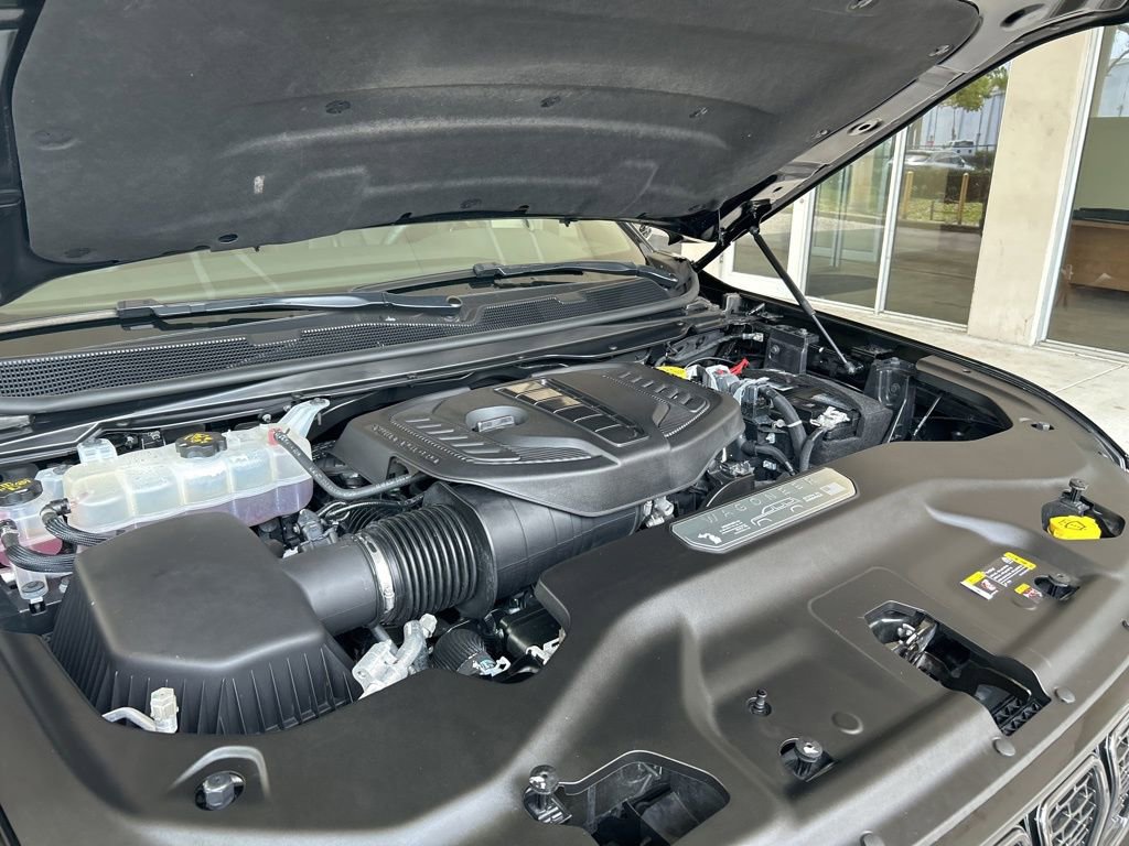 Used 2025 Jeep Wagoneer L Series II image 11