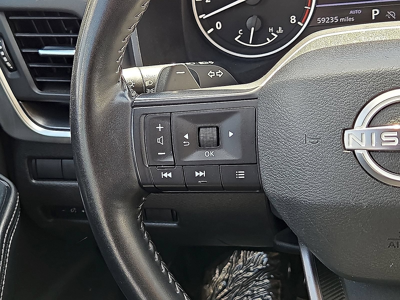 Used 2025 Nissan Rogue SV AWD/4WD image 19