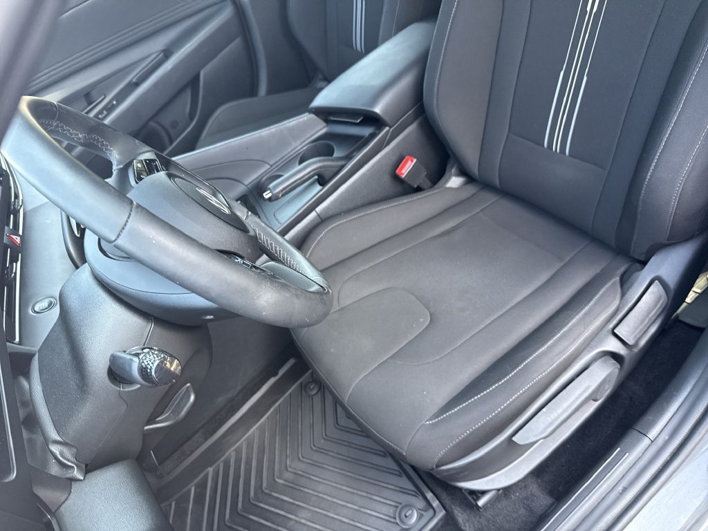 Certified 2025 Hyundai Elantra Sport FWD image 12