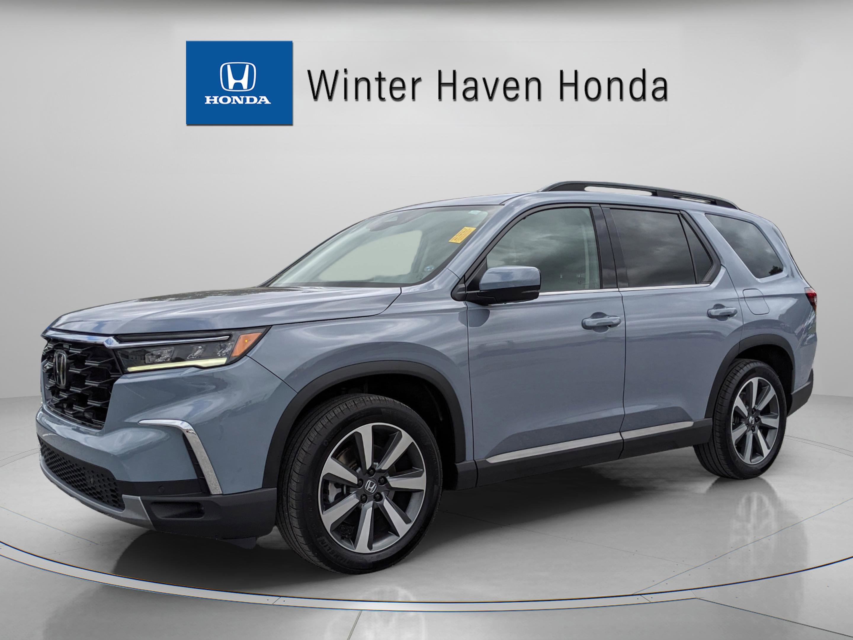 Used 2025 Honda Pilot Touring image 2