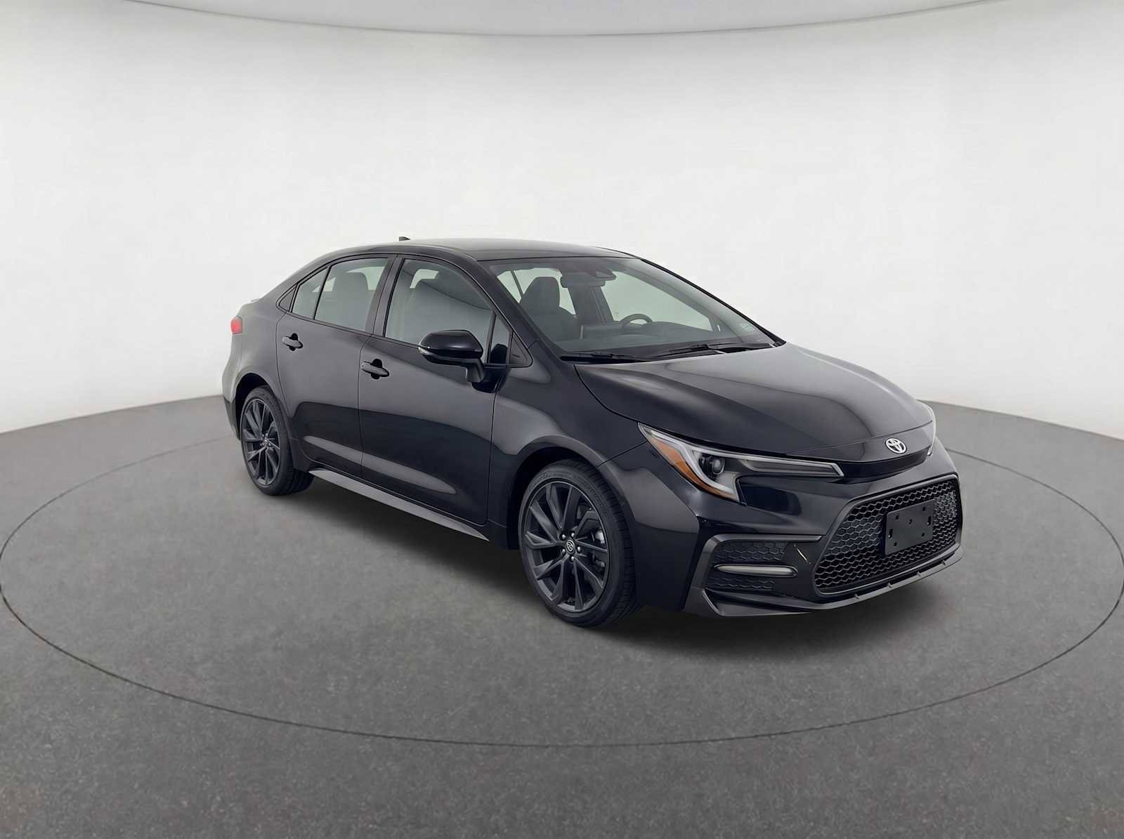 Used 2026 Toyota Corolla SE FWD image 3
