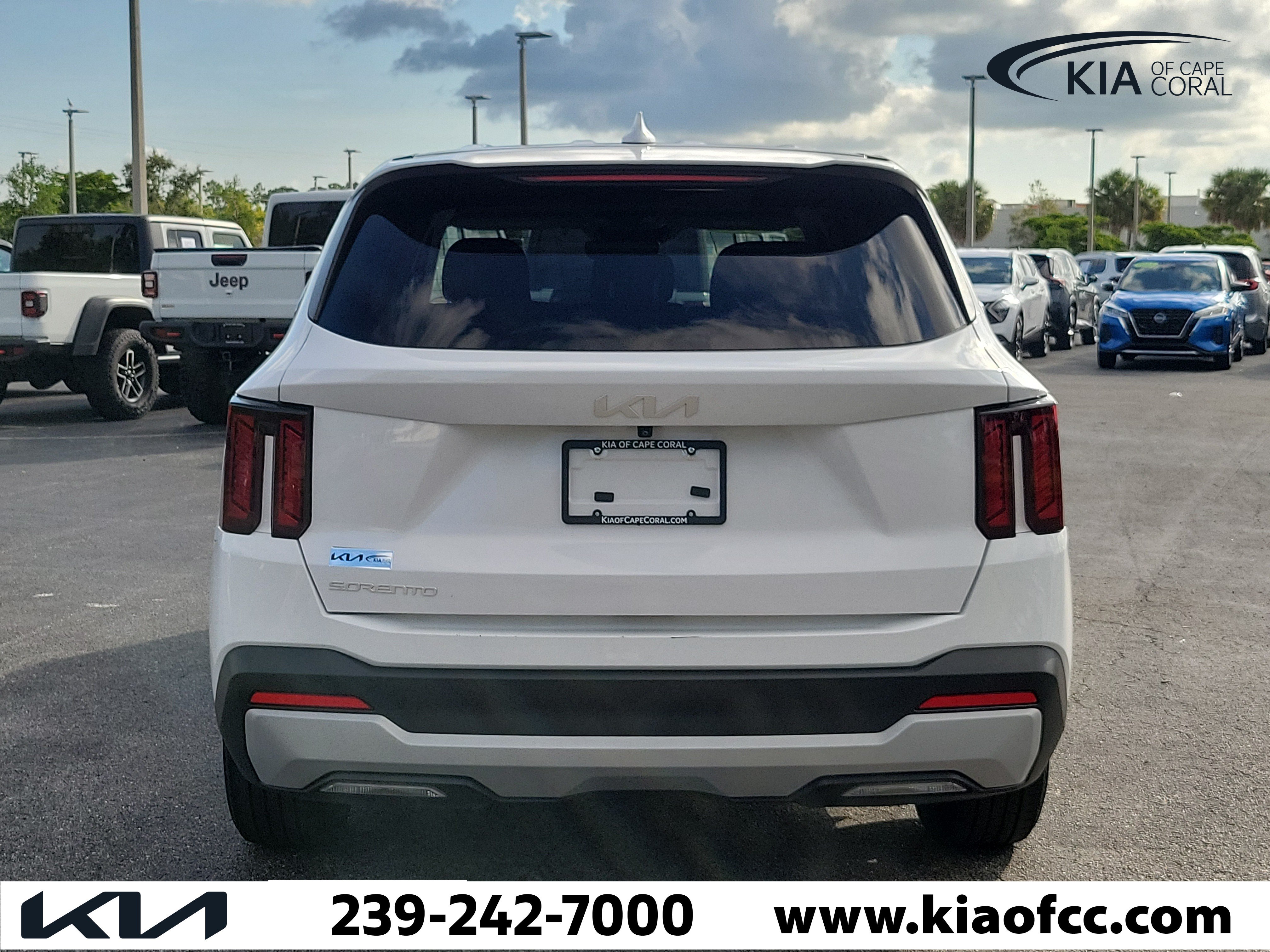 Used 2025 Kia Sorento LX FWD image 5
