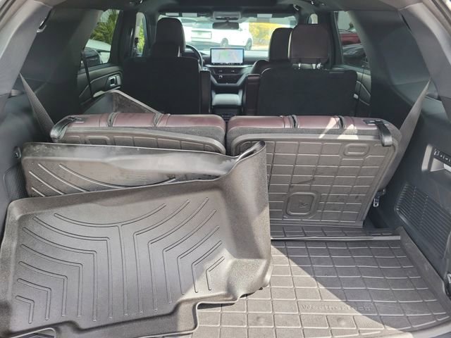 Used 2025 Ford Explorer Platinum w/ Ultimate Package image 8