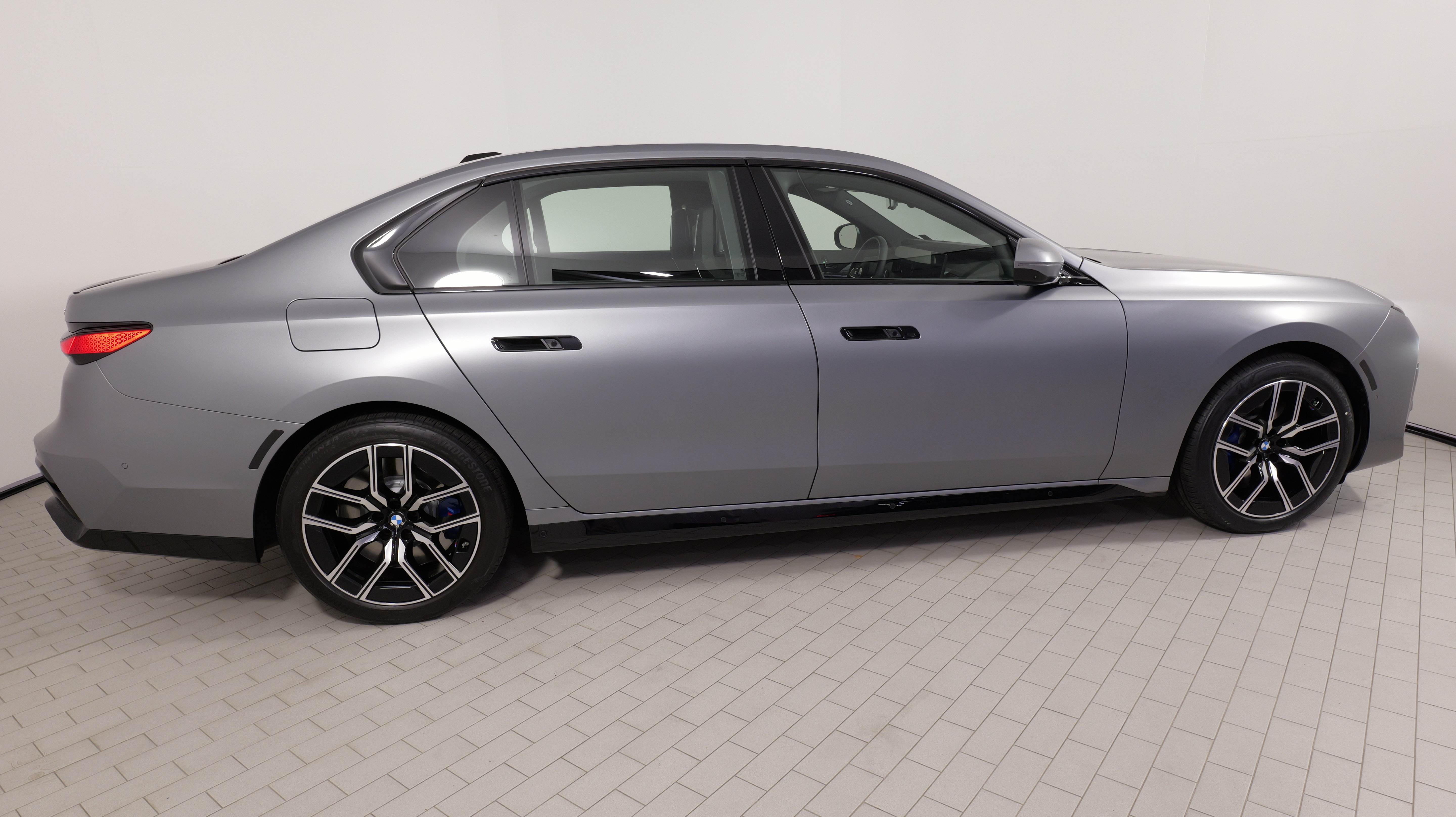 Used 2025 BMW 760i xDrive AWD/4WD image 10