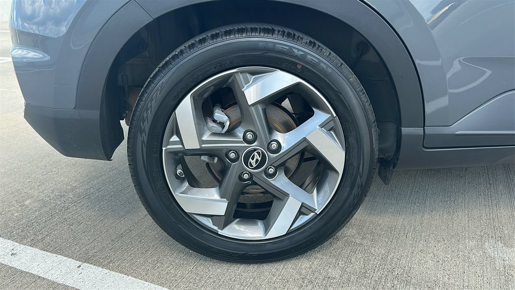 Used 2025 Hyundai Venue SEL FWD image 17