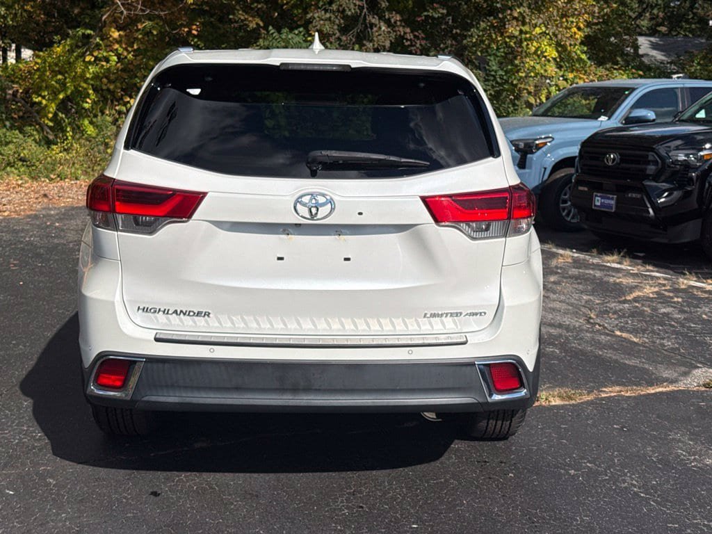 Certified 2019 Toyota Highlander Limited AWD/4WD image 7