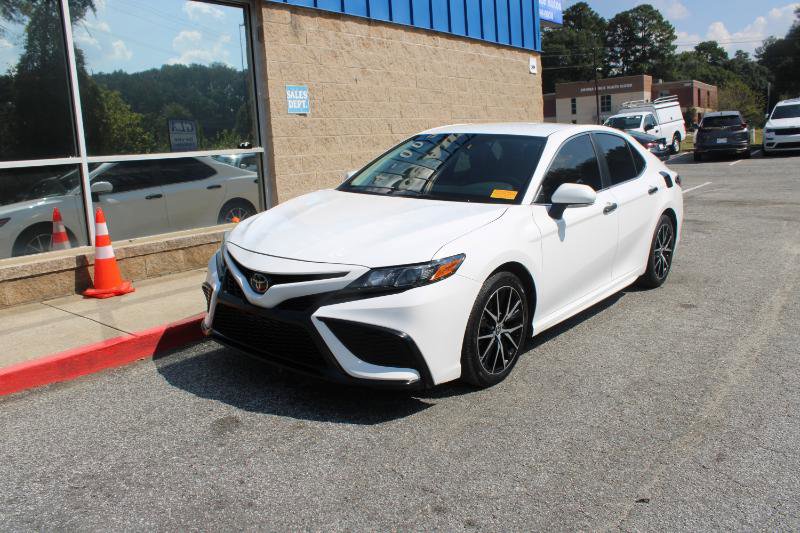 Used 2023 Toyota Camry SE image 3