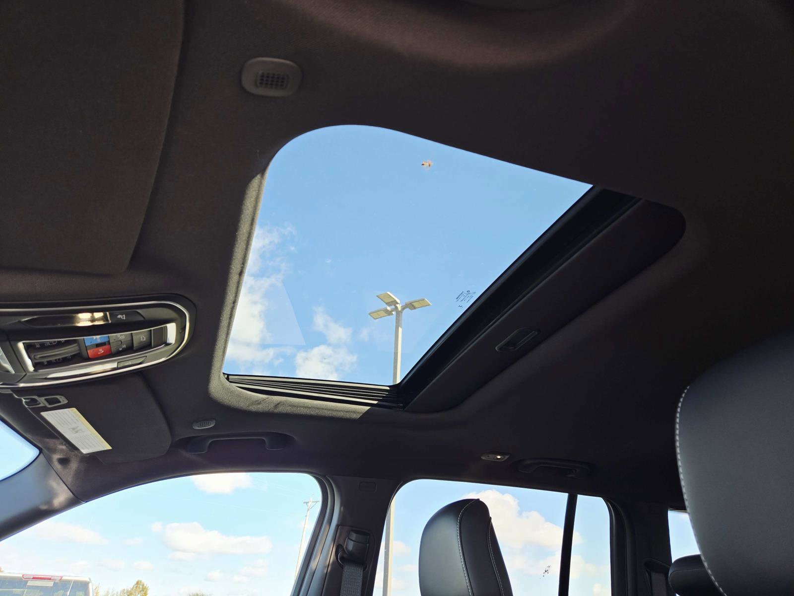 New 2025 Jeep Grand Cherokee Altitude image 9